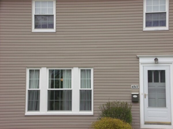 Cream siding installed by Fairview Home Improvement in Cleveland, Ohio area