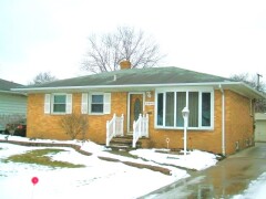 Single hung & bow replacement windows installed by Fairview Home Improvement in Cleveland, Ohio area